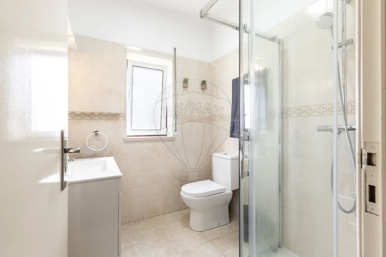 Moradia T5 para Venda em Carvoeira e Carmões Foto 11