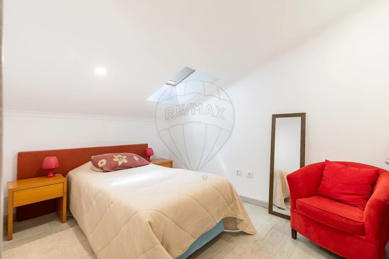 Moradia T5 para Venda em Carvoeira e Carmões Foto 29