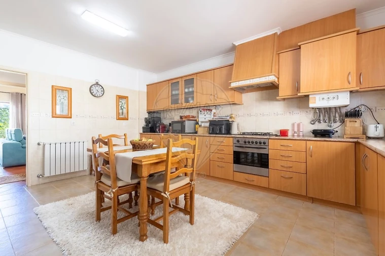 Moradia T5 para Venda em Carvoeira e Carmões Foto 10