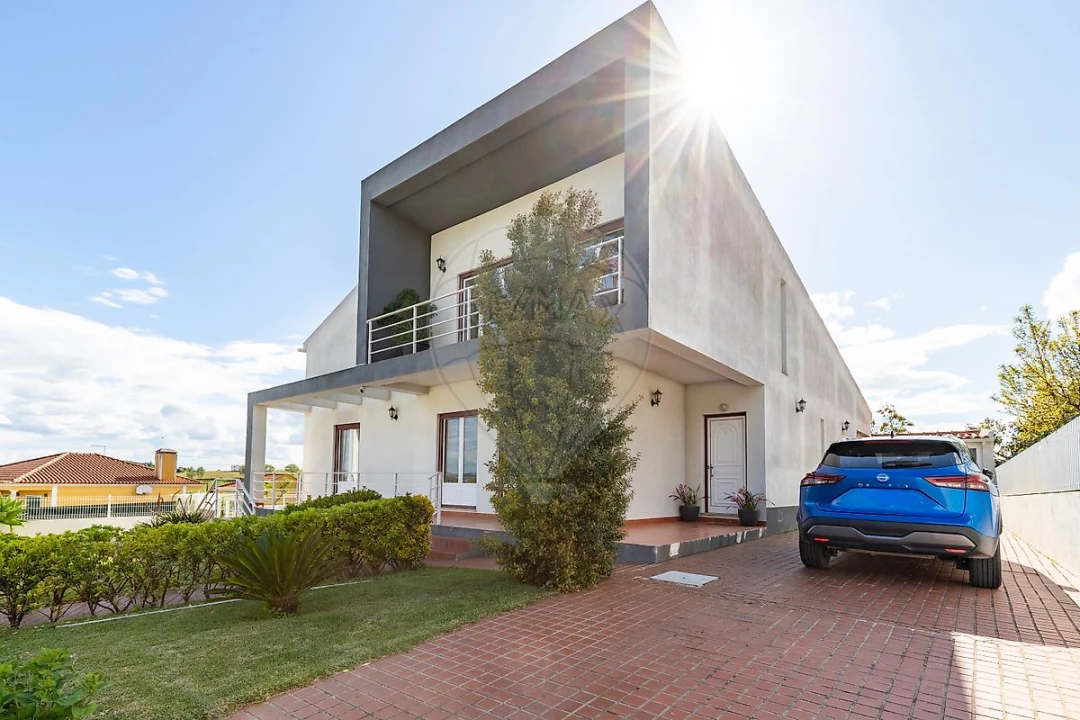 Moradia T5 para Venda em Carvoeira e Carmões Foto 40