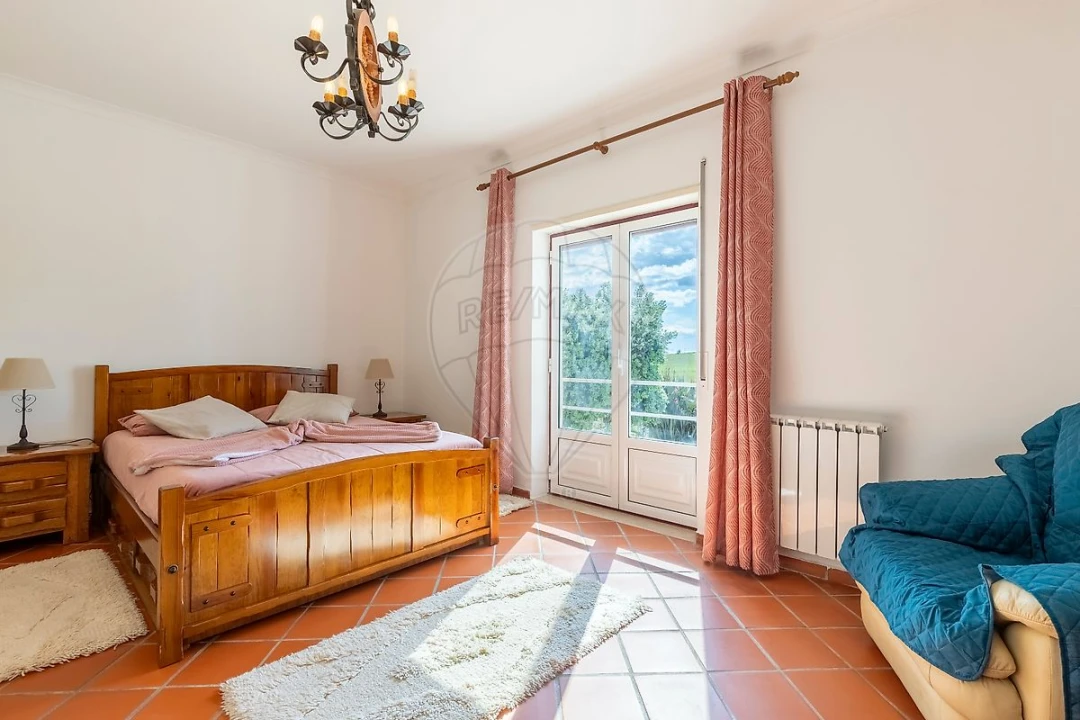 Moradia T5 para Venda em Carvoeira e Carmões Foto 15