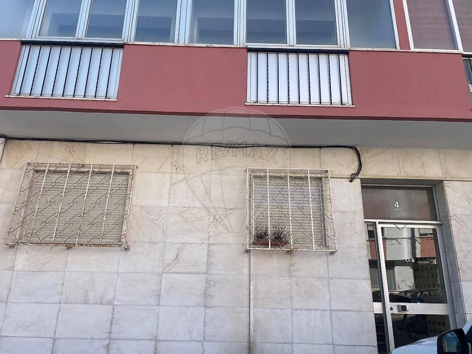 Apartamento T1 para Venda em Queluz e Belas Foto 2