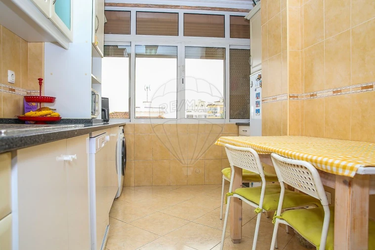 Apartamento T2 para Venda em Póvoa de Santa Iria e Forte da Casa Foto 6