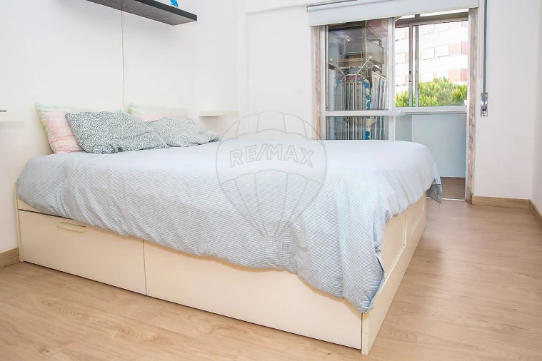 Apartamento T2 para Venda em Póvoa de Santa Iria e Forte da Casa Foto 14