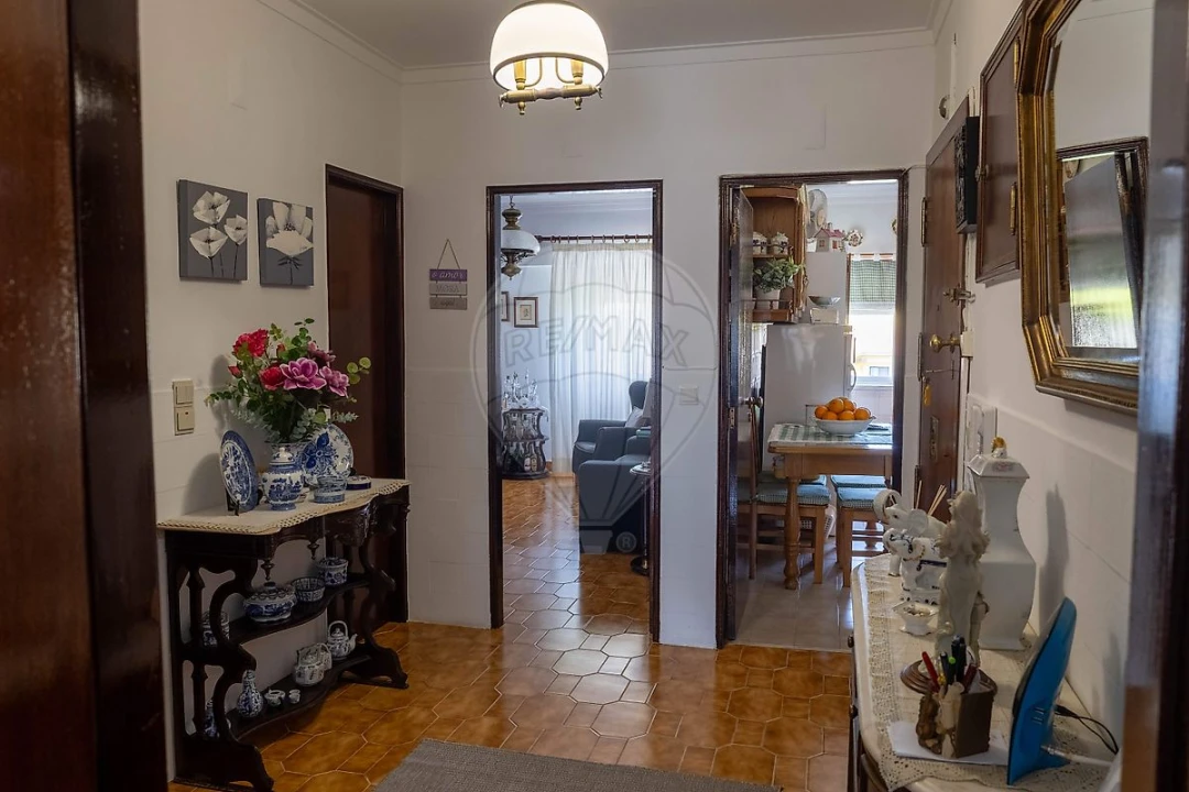 Apartamento T2 para Venda em São Domingos de Rana Foto 2