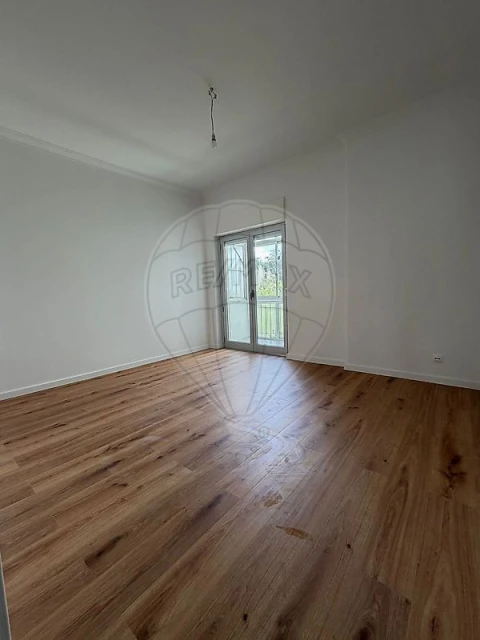 Apartamento T2 para Arrendamento em Agualva e Mira-Sintra