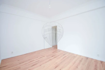 Apartamento T2 para Arrendamento em Agualva e Mira-Sintra