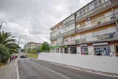 Apartamento T2 para Arrendamento em Agualva e Mira-Sintra