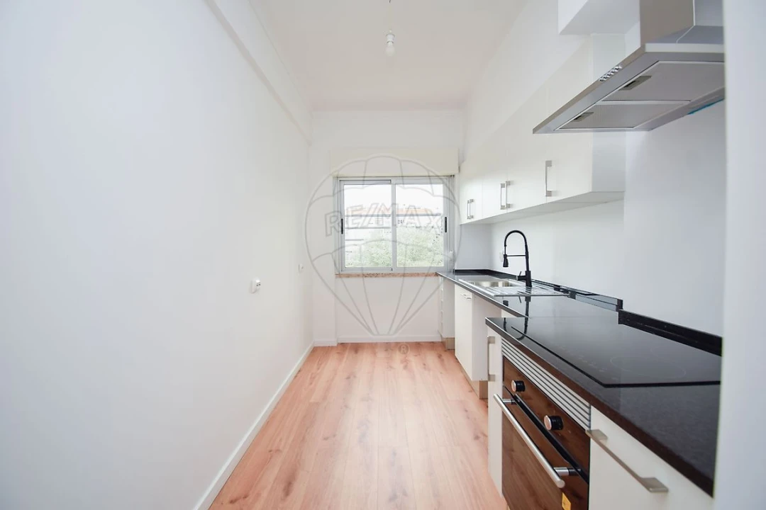 Apartamento T2 para Arrendamento em Agualva e Mira-Sintra Foto 13