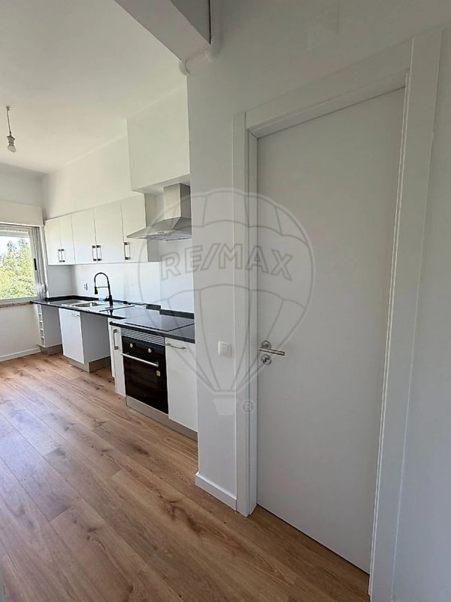 Apartamento T2 para Arrendamento em Agualva e Mira-Sintra Foto 8