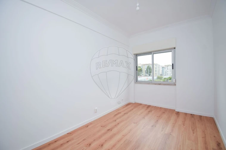 Apartamento T2 para Arrendamento em Agualva e Mira-Sintra Foto 8