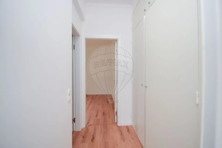 Apartamento T2 para Arrendamento em Agualva e Mira-Sintra Foto 3