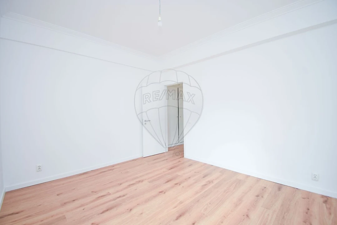 Apartamento T2 para Arrendamento em Agualva e Mira-Sintra Foto 2