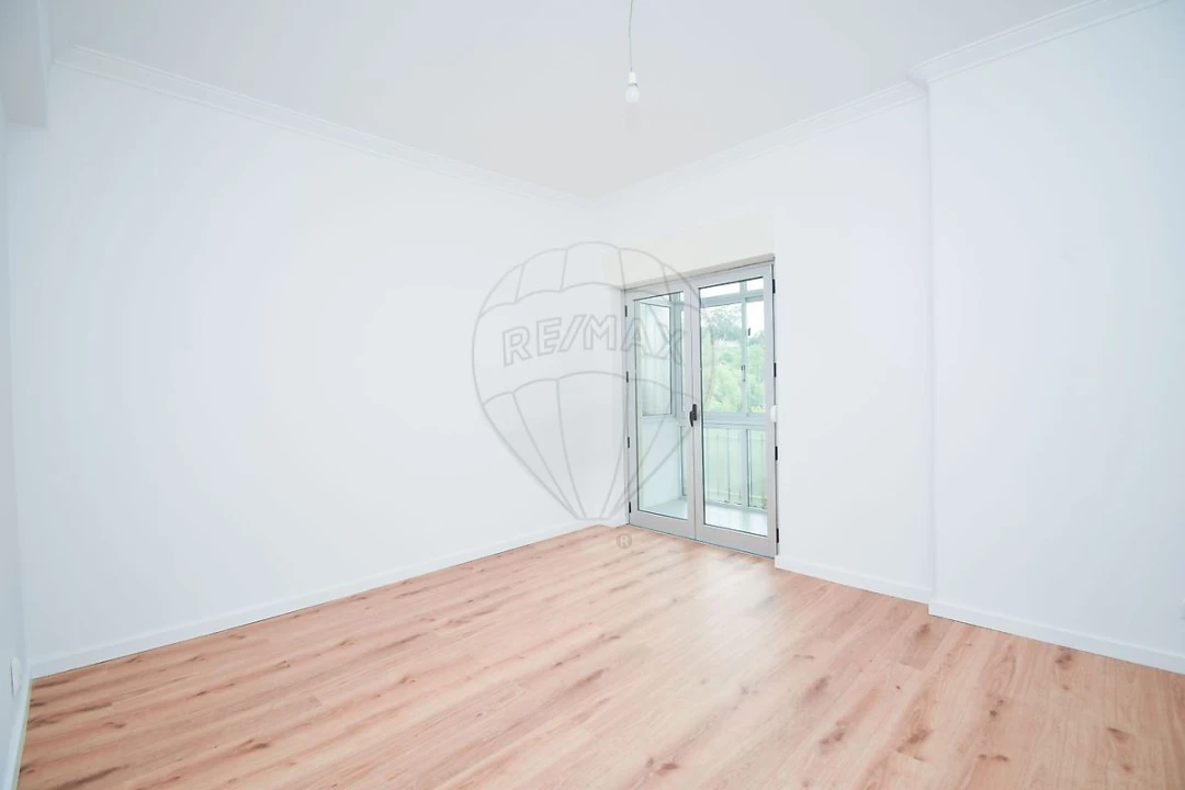 Apartamento T2 para Arrendamento em Agualva e Mira-Sintra Foto 1