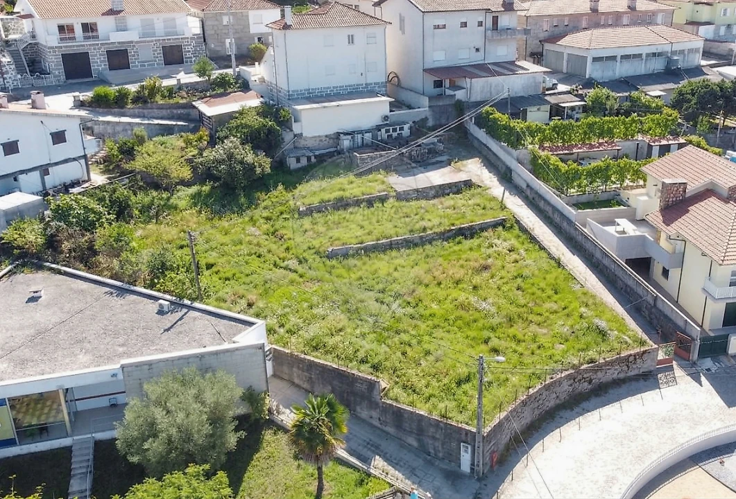 Terreno para Venda em São Tomé de Negrelos Foto 3