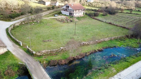 Moradia T4 para Venda em Tinhela e Alvarelhos