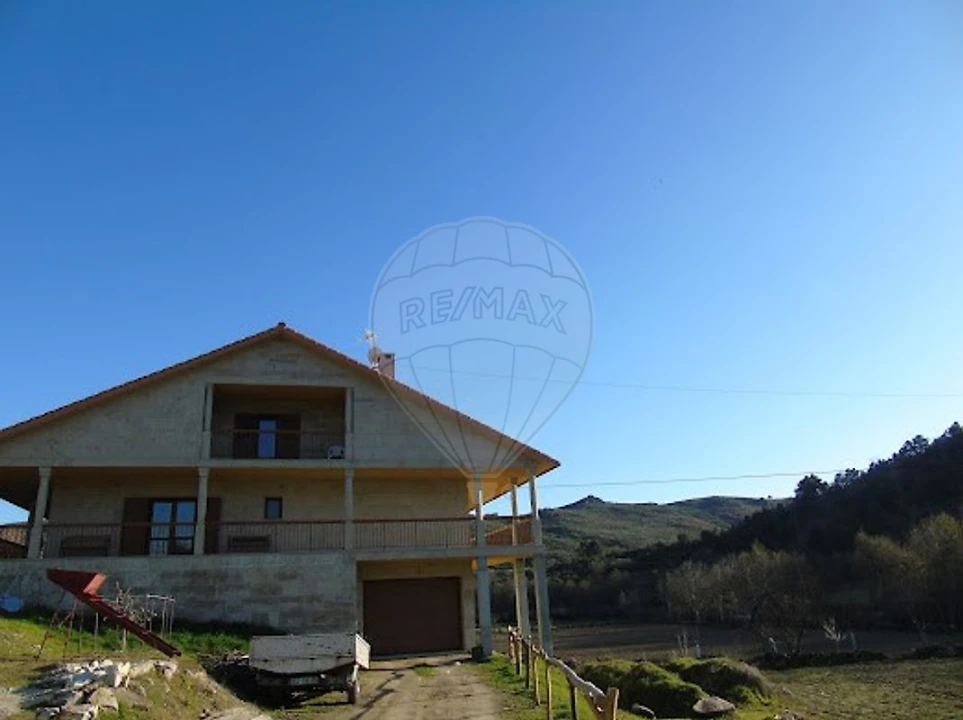 Moradia T4 para Venda em Tinhela e Alvarelhos Foto 2