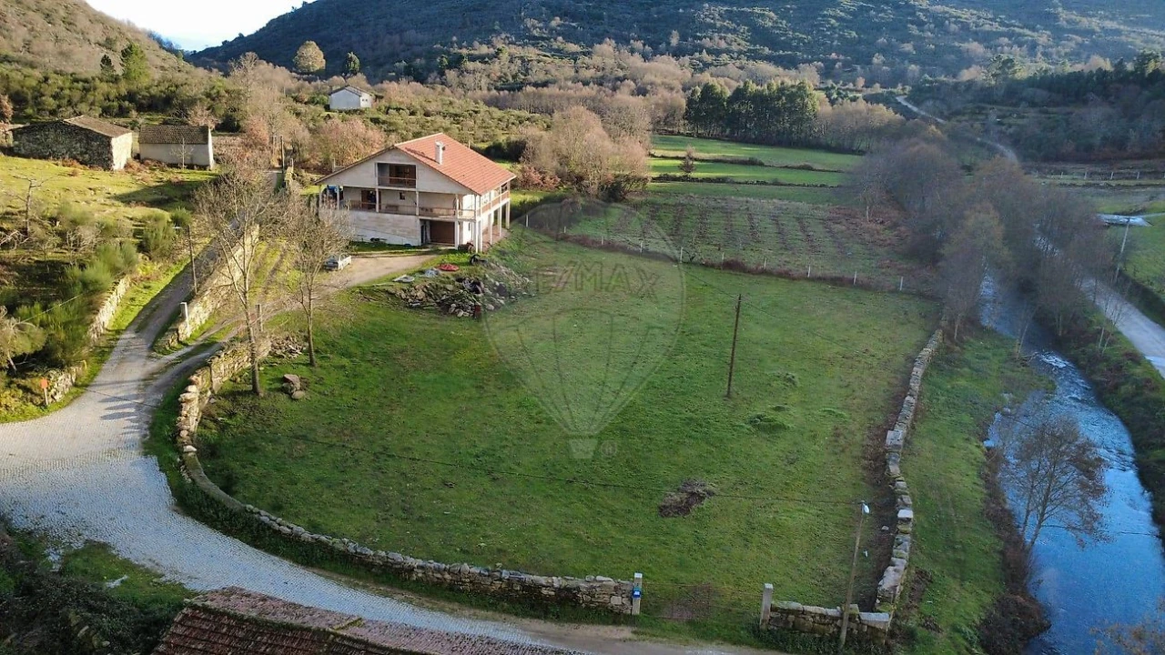 Moradia T4 para Venda em Tinhela e Alvarelhos Foto 11