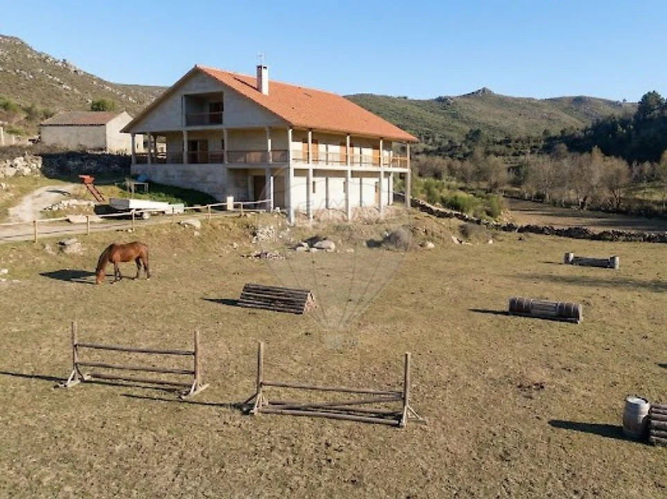 Moradia T4 para Venda em Tinhela e Alvarelhos Foto 1