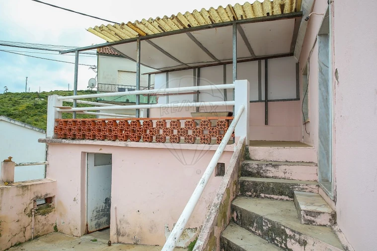 Moradia T2 para Venda em Arranho Foto 6