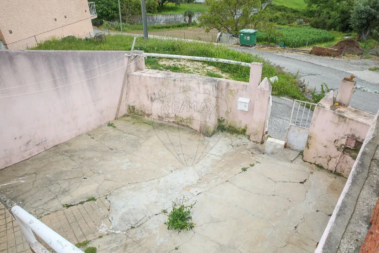 Moradia T2 para Venda em Arranho Foto 11