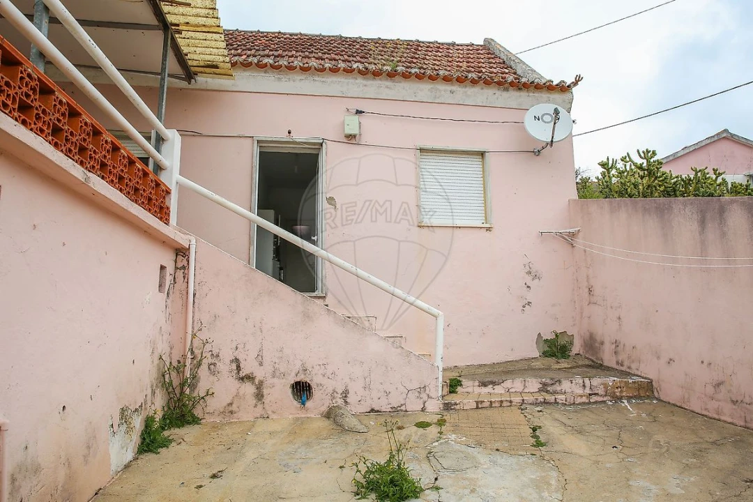 Moradia T2 para Venda em Arranho Foto 4