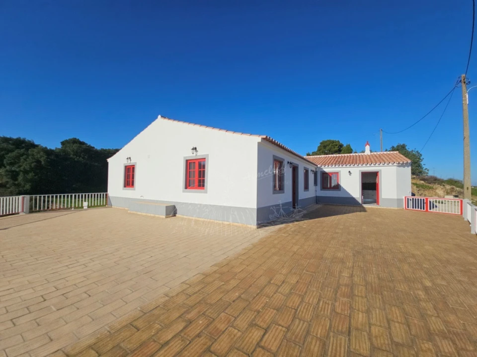 Quinta T4 para Venda em Santa Catarina da Fonte do Bispo Foto 1