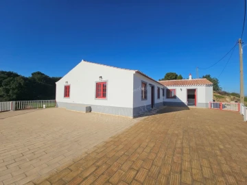 Quinta T4 para Venda em Santa Catarina da Fonte do Bispo