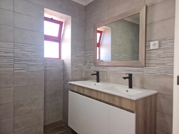 Quinta T4 para Venda em Santa Catarina da Fonte do Bispo