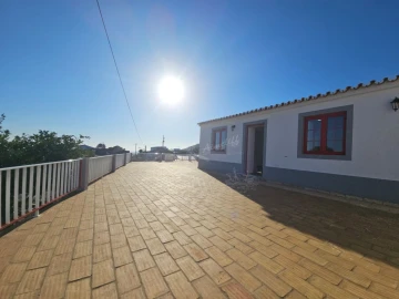 Quinta T4 para Venda em Santa Catarina da Fonte do Bispo