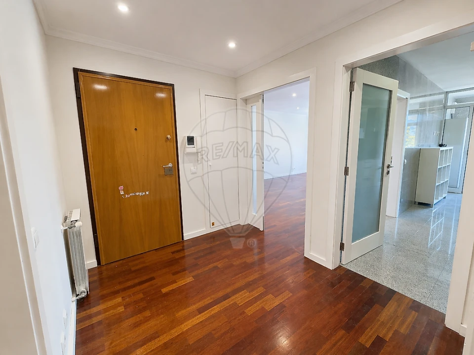 Apartamento T3 para Venda em Cidade da Maia Foto 2