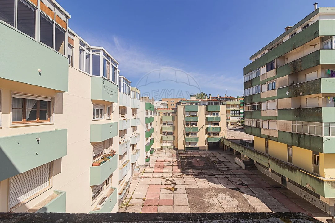 Apartamento T3 para Venda em Rio de Mouro Foto 19