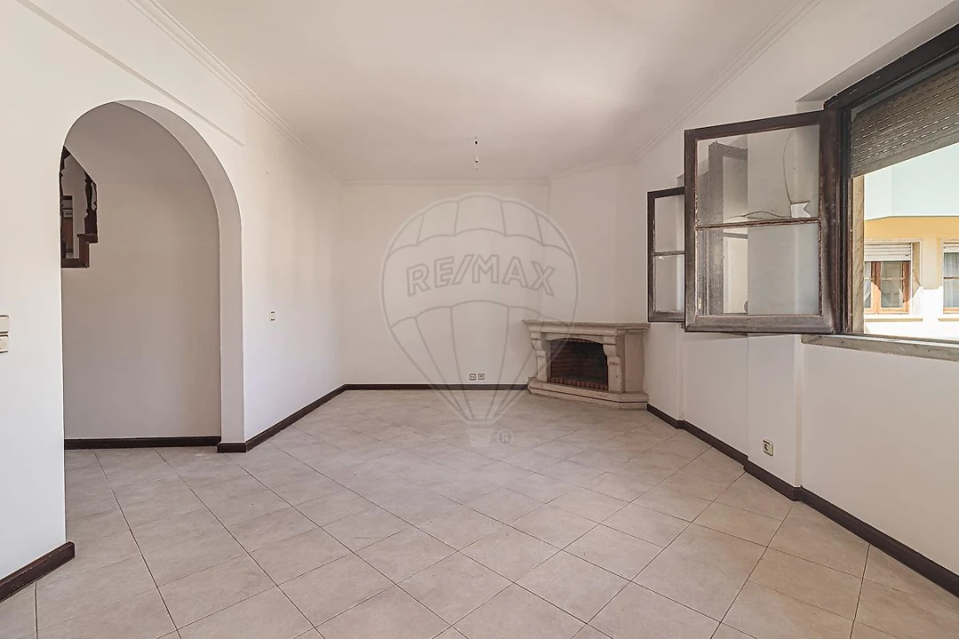Apartamento T3 para Venda em Rio de Mouro Foto 18