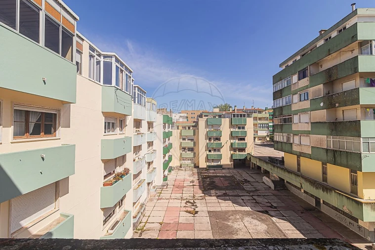 Apartamento T3 para Venda em Rio de Mouro Foto 19