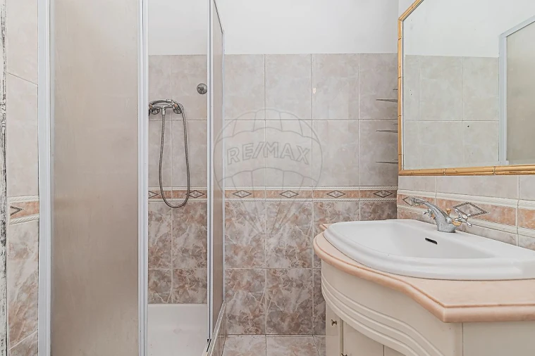 Apartamento T3 para Venda em Rio de Mouro Foto 3