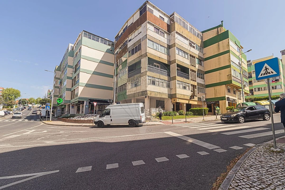 Apartamento T3 para Venda em Rio de Mouro Foto 46