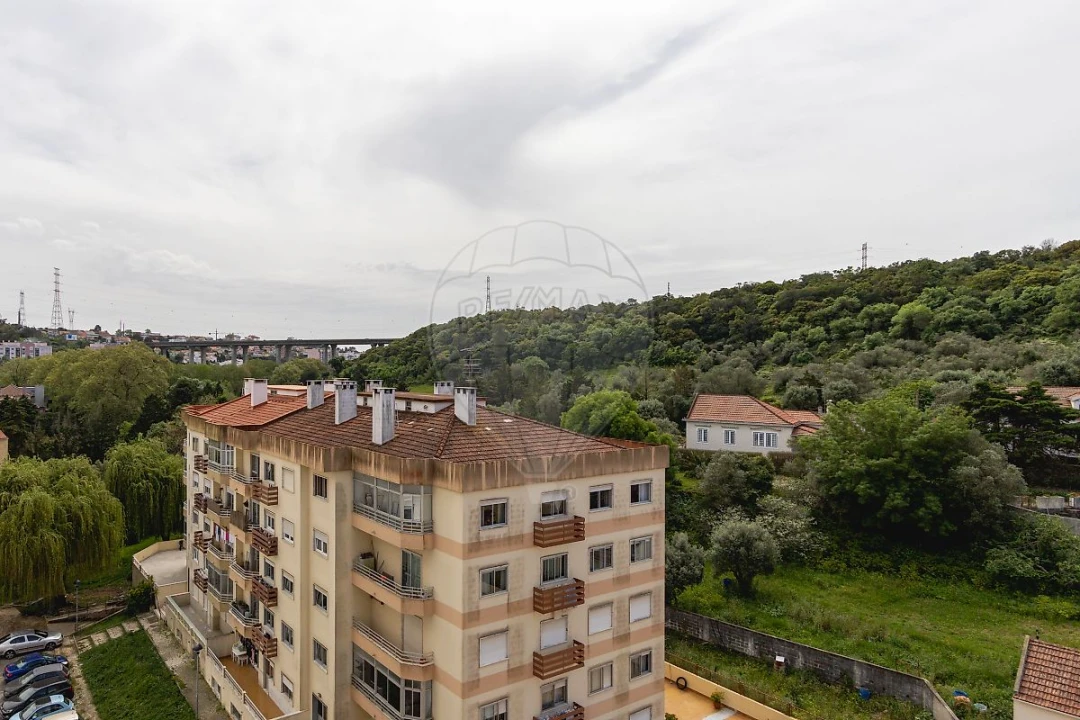 Apartamento T2 para Venda em Queluz e Belas Foto 4