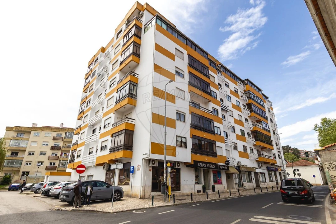 Apartamento T2 para Venda em Queluz e Belas Foto 3