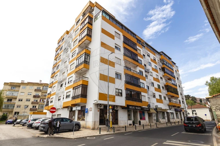 Apartamento T2 para Venda em Queluz e Belas Foto 3