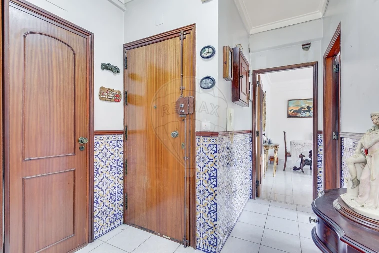 Apartamento T2 para Venda em Queluz e Belas Foto 6