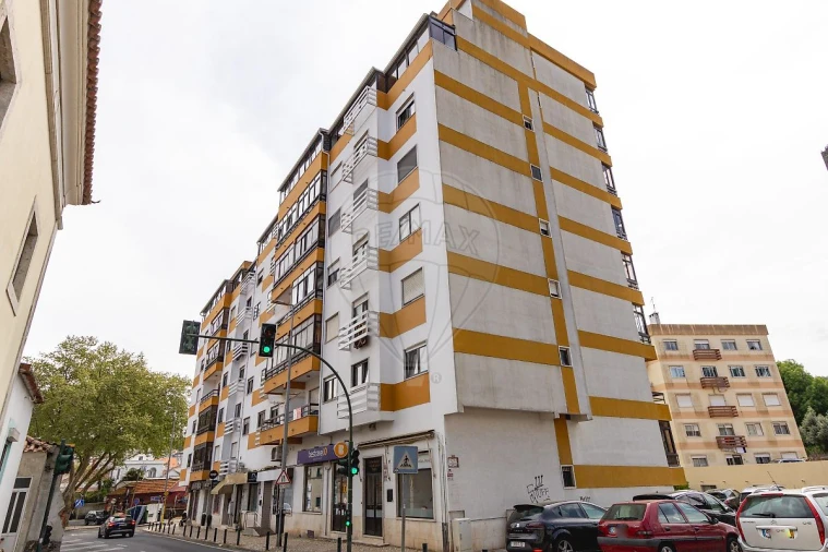 Apartamento T2 para Venda em Queluz e Belas Foto 2