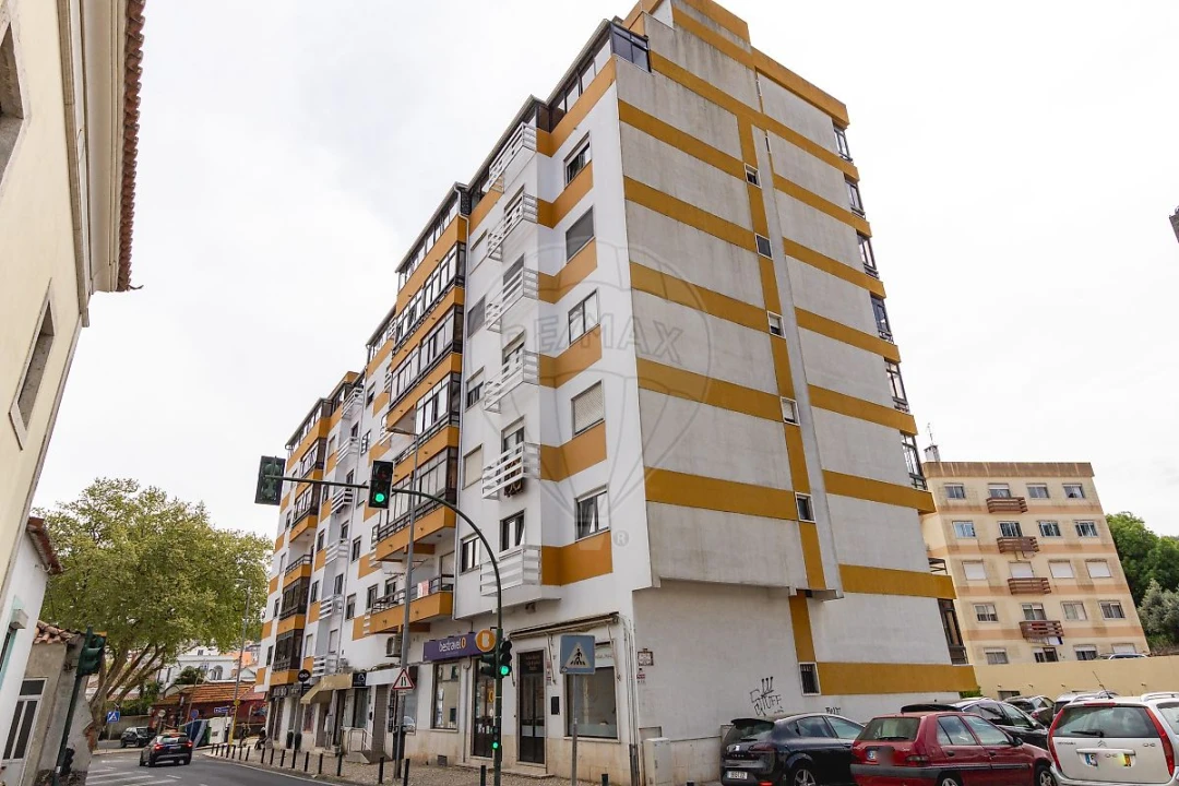 Apartamento T2 para Venda em Queluz e Belas Foto 2