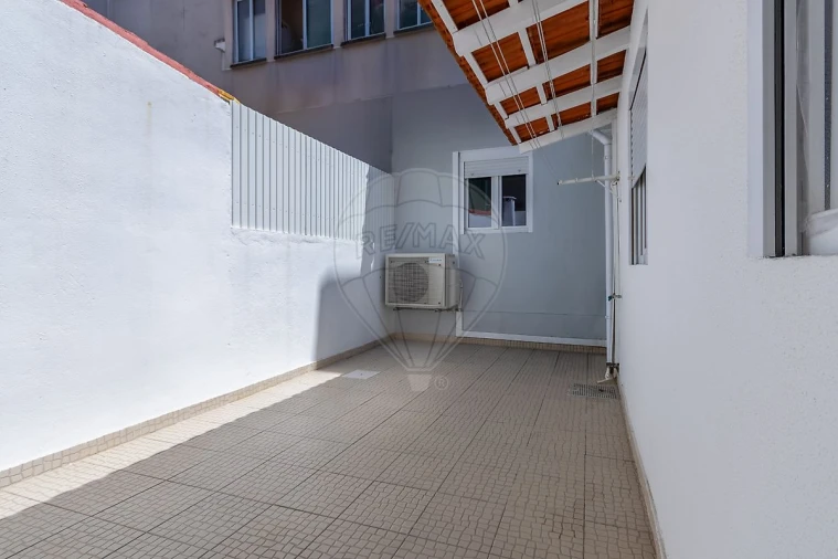 Apartamento T2 para Arrendamento em Odivelas Foto 6