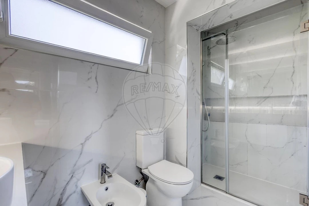 Moradia T5 para Venda em Milheiros Foto 7