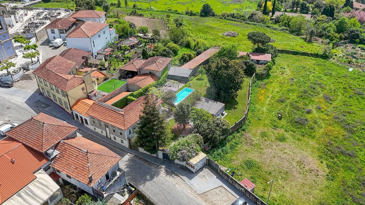 Moradia T5 para Venda em Milheiros Foto 2