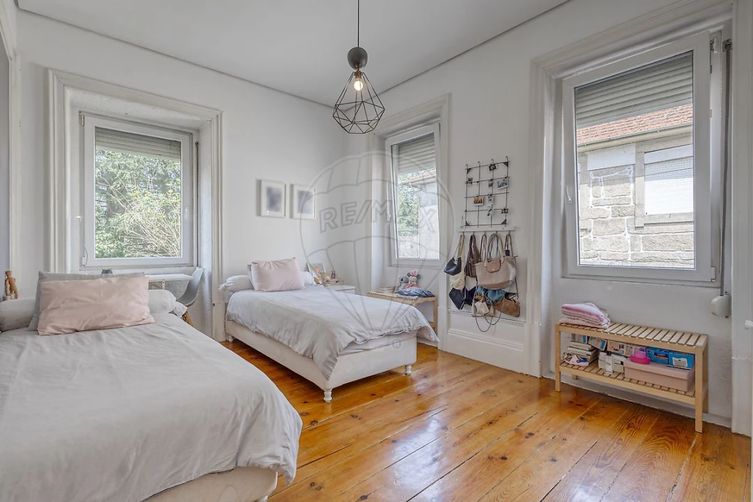 Moradia T5 para Venda em Milheiros Foto 13