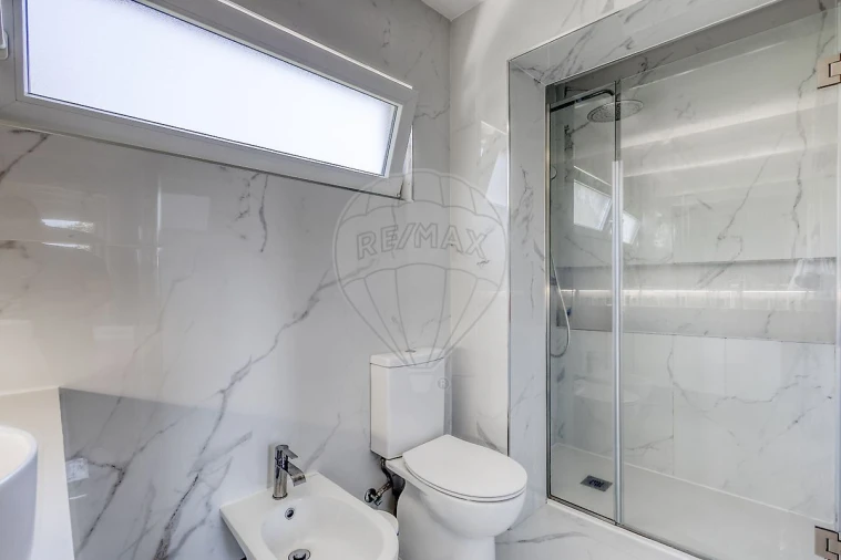 Moradia T5 para Venda em Milheiros Foto 7