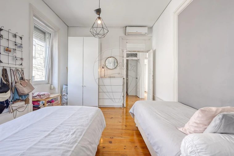 Moradia T5 para Venda em Milheiros Foto 14