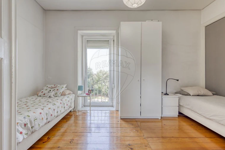 Moradia T5 para Venda em Milheiros Foto 5