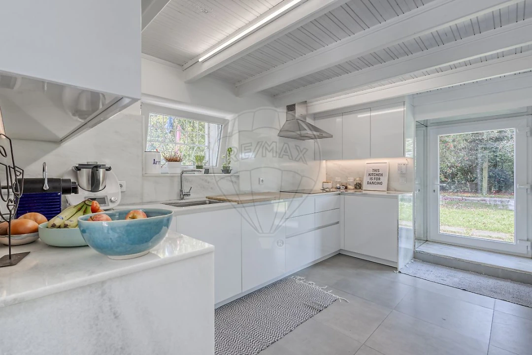 Moradia T5 para Venda em Milheiros Foto 24